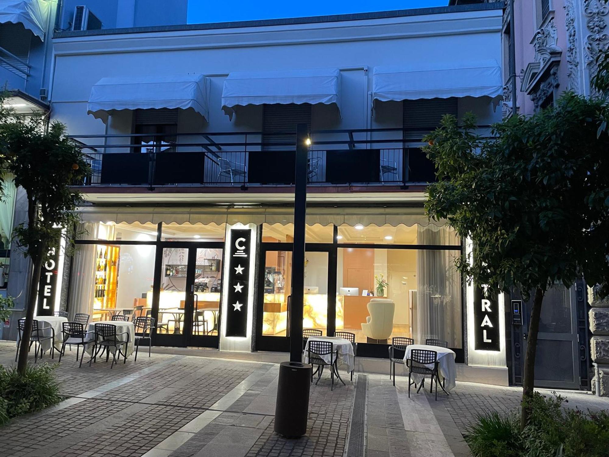 Hotel Central Giacomini Salò Екстериор снимка